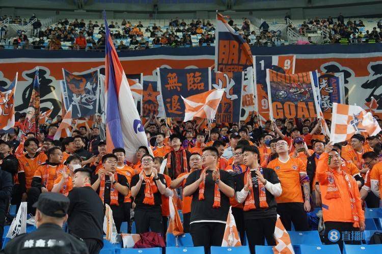 赛后罗马中场博维接受了采访。